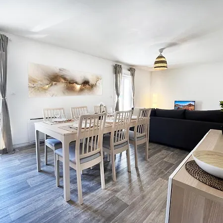 Apartment T3 En Plein Centre Du Bousquet-d'orb